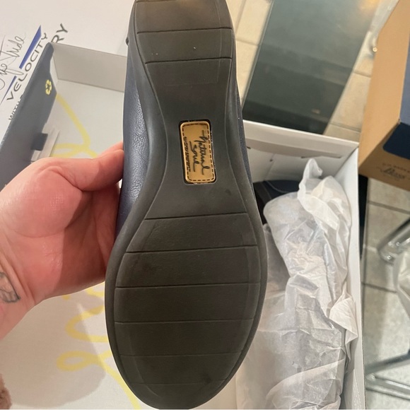 Used - Picture 3 of 4